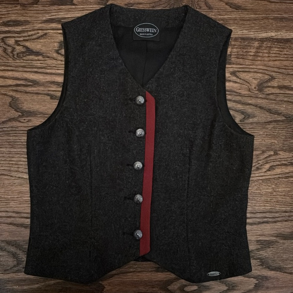 Giesswein Austrian 100% wool vest like new condition women’s size 38 like new